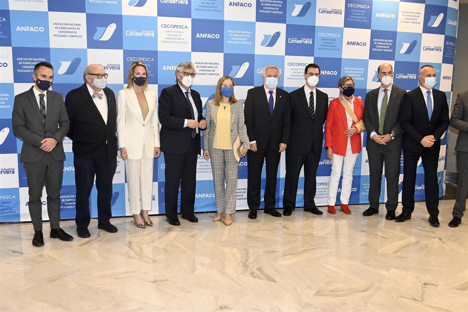 Foto da noticia:Santalices convida empresas e institucións e impulsar a doazón de conservas aos bancos de alimentos